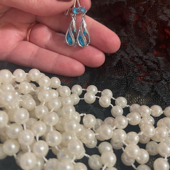 Women earrings with blue stones amazing looking - Picture 3 of 3